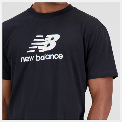 Heren-T-Shirt met Korte Mouwen New Balance Essentials Stacked Logo Zwart